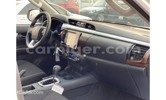 Buy Import Toyota Hilux White Car in Import - Dubai in Agadez Buy Import Toyota Hilux White Car in Import - Dubai in Agadez