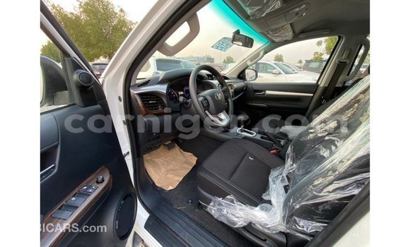 Buy Import Toyota Hilux White Car in Import - Dubai in Agadez Buy Import Toyota Hilux White Car in Import - Dubai in Agadez