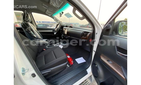 Buy Import Toyota Hilux White Car in Import - Dubai in Agadez Buy Import Toyota Hilux White Car in Import - Dubai in Agadez