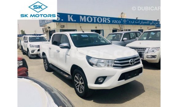 Sayi Imported Toyota Hilux White Mota in Import - Dubai a Agadez Sayi Imported Toyota Hilux White Mota in Import - Dubai a Agadez
