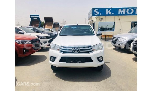 Sayi Imported Toyota Hilux White Mota in Import - Dubai a Agadez Sayi Imported Toyota Hilux White Mota in Import - Dubai a Agadez
