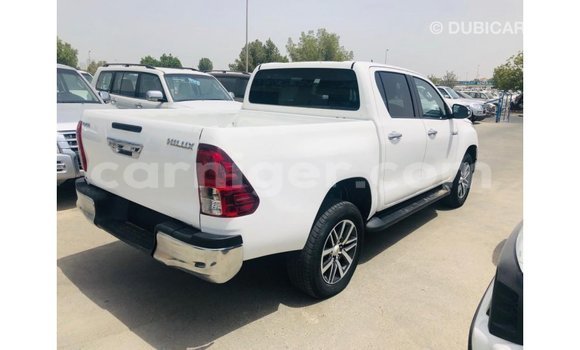 Sayi Imported Toyota Hilux White Mota in Import - Dubai a Agadez Sayi Imported Toyota Hilux White Mota in Import - Dubai a Agadez