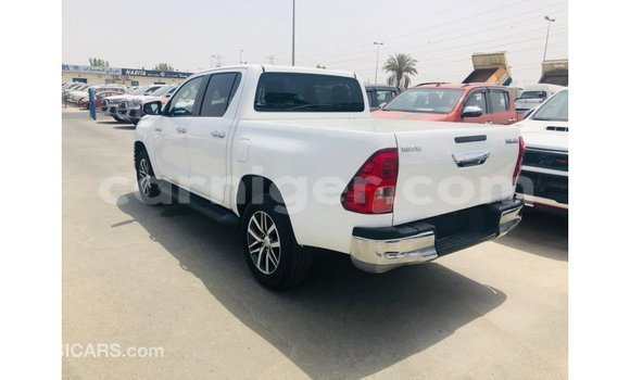 Sayi Imported Toyota Hilux White Mota in Import - Dubai a Agadez Sayi Imported Toyota Hilux White Mota in Import - Dubai a Agadez