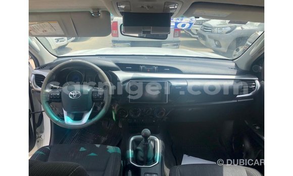 Sayi Imported Toyota Hilux White Mota in Import - Dubai a Agadez Sayi Imported Toyota Hilux White Mota in Import - Dubai a Agadez