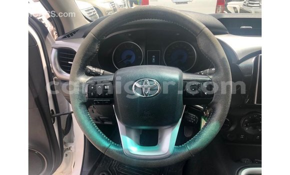 Sayi Imported Toyota Hilux White Mota in Import - Dubai a Agadez Sayi Imported Toyota Hilux White Mota in Import - Dubai a Agadez