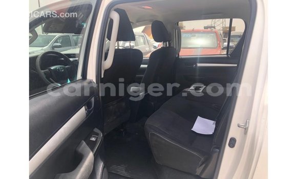 Sayi Imported Toyota Hilux White Mota in Import - Dubai a Agadez Sayi Imported Toyota Hilux White Mota in Import - Dubai a Agadez