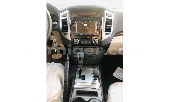 Sayi Imported Mitsubishi Pajero Black Mota in Import - Dubai a Agadez Sayi Imported Mitsubishi Pajero Black Mota in Import - Dubai a Agadez