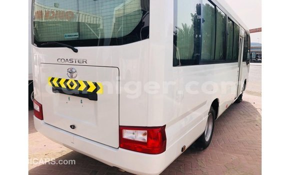 Sayi Imported Toyota Coaster White Mota in Import - Dubai a Agadez Sayi Imported Toyota Coaster White Mota in Import - Dubai a Agadez