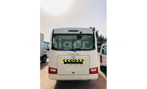 Sayi Imported Toyota Coaster White Mota in Import - Dubai a Agadez Sayi Imported Toyota Coaster White Mota in Import - Dubai a Agadez