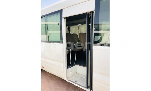 Sayi Imported Toyota Coaster White Mota in Import - Dubai a Agadez Sayi Imported Toyota Coaster White Mota in Import - Dubai a Agadez