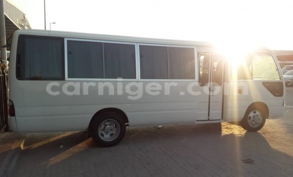 Sayi Imported Toyota Coaster White Mota in Import - Dubai a Agadez Sayi Imported Toyota Coaster White Mota in Import - Dubai a Agadez