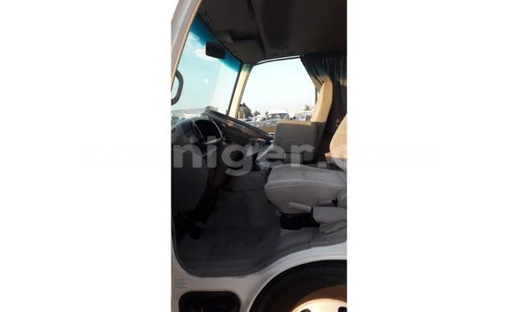 Sayi Imported Toyota Coaster White Mota in Import - Dubai a Agadez Sayi Imported Toyota Coaster White Mota in Import - Dubai a Agadez