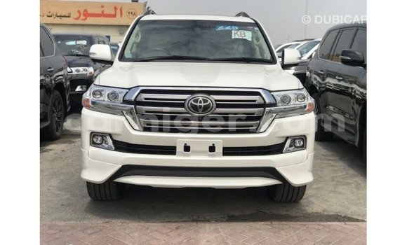 Acheter Import Utilitaire Toyota Land Cruiser Blanc à Import - Dubai, Agadez Acheter Import Utilitaire Toyota Land Cruiser Blanc à Import - Dubai, Agadez