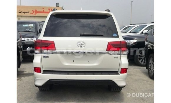 Acheter Import Utilitaire Toyota Land Cruiser Blanc à Import - Dubai, Agadez Acheter Import Utilitaire Toyota Land Cruiser Blanc à Import - Dubai, Agadez