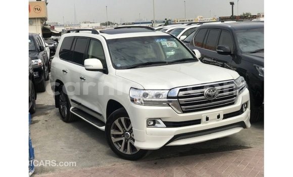 Acheter Import Utilitaire Toyota Land Cruiser Blanc à Import - Dubai, Agadez Acheter Import Utilitaire Toyota Land Cruiser Blanc à Import - Dubai, Agadez