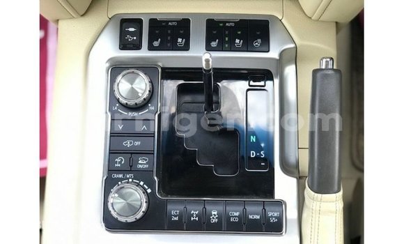 Acheter Import Utilitaire Toyota Land Cruiser Blanc à Import - Dubai, Agadez Acheter Import Utilitaire Toyota Land Cruiser Blanc à Import - Dubai, Agadez
