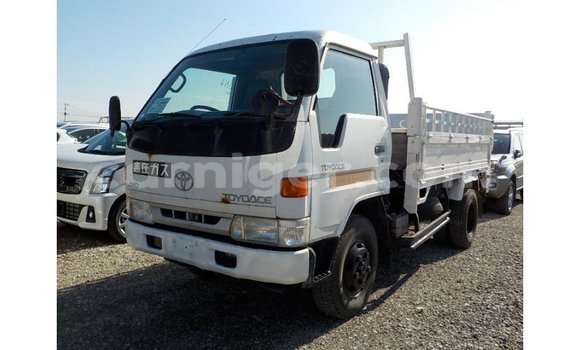Buy Import Toyota Dyna White Truck in Import - Dubai in Agadez Buy Import Toyota Dyna White Truck in Import - Dubai in Agadez