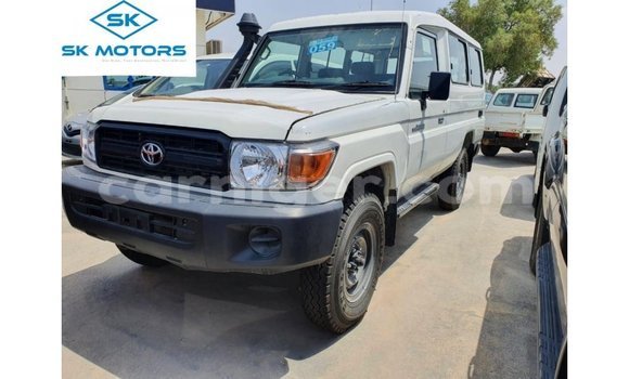 Buy Import Toyota Land Cruiser White Truck in Import - Dubai in Agadez Buy Import Toyota Land Cruiser White Truck in Import - Dubai in Agadez