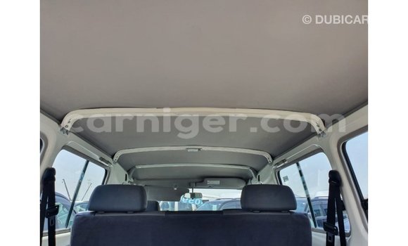 Buy Import Toyota Land Cruiser White Truck in Import - Dubai in Agadez Buy Import Toyota Land Cruiser White Truck in Import - Dubai in Agadez