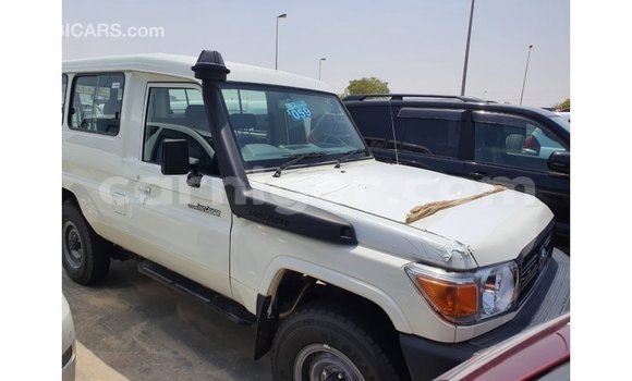 Buy Import Toyota Land Cruiser White Truck in Import - Dubai in Agadez Buy Import Toyota Land Cruiser White Truck in Import - Dubai in Agadez