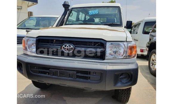 Buy Import Toyota Land Cruiser White Truck in Import - Dubai in Agadez Buy Import Toyota Land Cruiser White Truck in Import - Dubai in Agadez