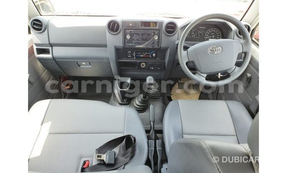 Buy Import Toyota Land Cruiser White Truck in Import - Dubai in Agadez Buy Import Toyota Land Cruiser White Truck in Import - Dubai in Agadez