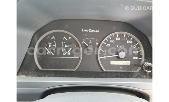 Buy Import Toyota Land Cruiser White Truck in Import - Dubai in Agadez Buy Import Toyota Land Cruiser White Truck in Import - Dubai in Agadez