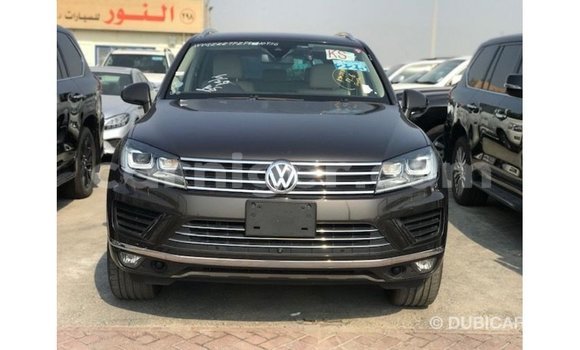 Acheter Import Voiture Volkswagen Touareg Marron à Import - Dubai, Agadez Acheter Import Voiture Volkswagen Touareg Marron à Import - Dubai, Agadez