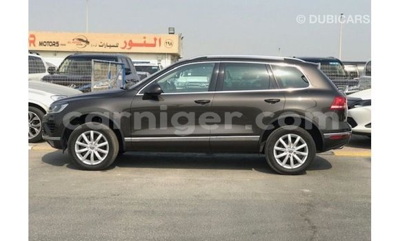 Acheter Import Voiture Volkswagen Touareg Marron à Import - Dubai, Agadez Acheter Import Voiture Volkswagen Touareg Marron à Import - Dubai, Agadez