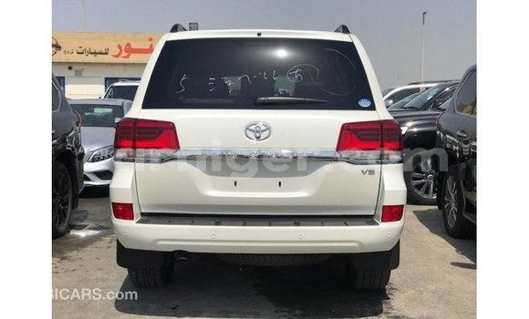 Acheter Import Utilitaire Toyota Land Cruiser Blanc à Import - Dubai, Agadez Acheter Import Utilitaire Toyota Land Cruiser Blanc à Import - Dubai, Agadez