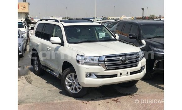 Acheter Import Utilitaire Toyota Land Cruiser Blanc à Import - Dubai, Agadez Acheter Import Utilitaire Toyota Land Cruiser Blanc à Import - Dubai, Agadez