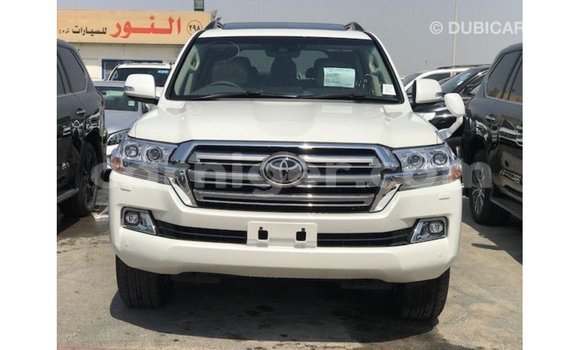 Acheter Import Utilitaire Toyota Land Cruiser Blanc à Import - Dubai, Agadez Acheter Import Utilitaire Toyota Land Cruiser Blanc à Import - Dubai, Agadez