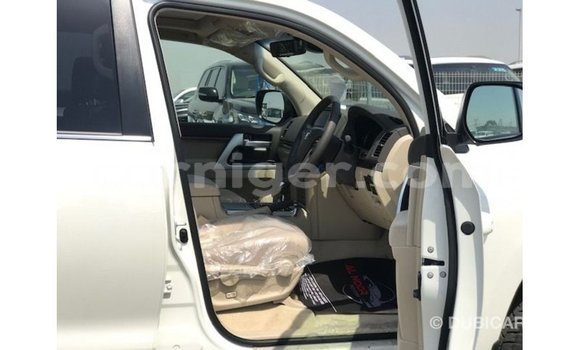 Acheter Import Utilitaire Toyota Land Cruiser Blanc à Import - Dubai, Agadez Acheter Import Utilitaire Toyota Land Cruiser Blanc à Import - Dubai, Agadez