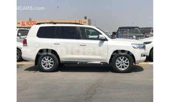 Acheter Import Utilitaire Toyota Land Cruiser Blanc à Import - Dubai, Agadez Acheter Import Utilitaire Toyota Land Cruiser Blanc à Import - Dubai, Agadez