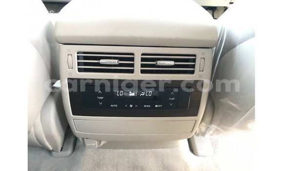 Acheter Import Utilitaire Toyota Land Cruiser Blanc à Import - Dubai, Agadez Acheter Import Utilitaire Toyota Land Cruiser Blanc à Import - Dubai, Agadez