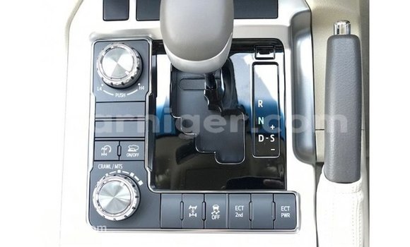 Acheter Import Utilitaire Toyota Land Cruiser Blanc à Import - Dubai, Agadez Acheter Import Utilitaire Toyota Land Cruiser Blanc à Import - Dubai, Agadez