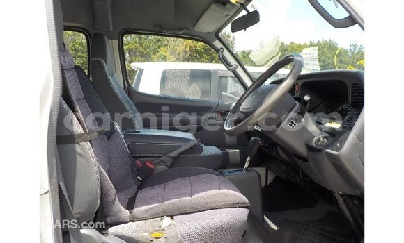 Buy Import Toyota Hiace White Car in Import - Dubai in Agadez Buy Import Toyota Hiace White Car in Import - Dubai in Agadez