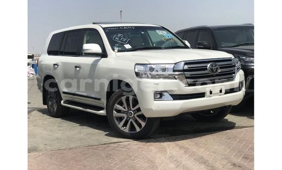 Acheter Import Utilitaire Toyota Land Cruiser Blanc à Import - Dubai, Agadez Acheter Import Utilitaire Toyota Land Cruiser Blanc à Import - Dubai, Agadez