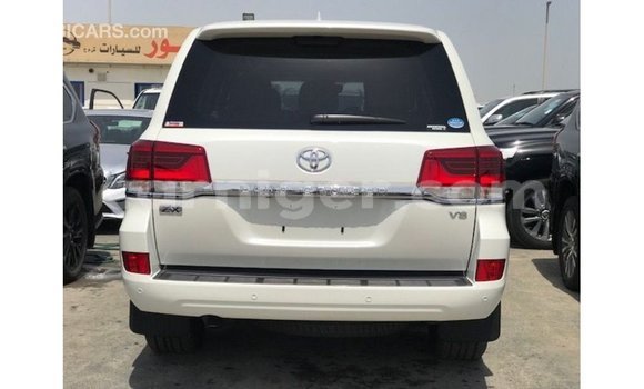 Acheter Import Utilitaire Toyota Land Cruiser Blanc à Import - Dubai, Agadez Acheter Import Utilitaire Toyota Land Cruiser Blanc à Import - Dubai, Agadez