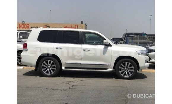 Acheter Import Utilitaire Toyota Land Cruiser Blanc à Import - Dubai, Agadez Acheter Import Utilitaire Toyota Land Cruiser Blanc à Import - Dubai, Agadez