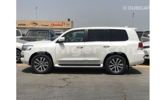 Acheter Import Utilitaire Toyota Land Cruiser Blanc à Import - Dubai, Agadez Acheter Import Utilitaire Toyota Land Cruiser Blanc à Import - Dubai, Agadez