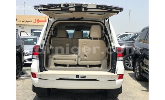 Acheter Import Utilitaire Toyota Land Cruiser Blanc à Import - Dubai, Agadez Acheter Import Utilitaire Toyota Land Cruiser Blanc à Import - Dubai, Agadez