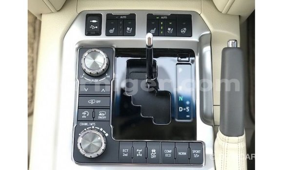 Acheter Import Utilitaire Toyota Land Cruiser Blanc à Import - Dubai, Agadez Acheter Import Utilitaire Toyota Land Cruiser Blanc à Import - Dubai, Agadez