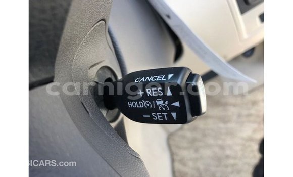 Acheter Import Utilitaire Toyota Land Cruiser Blanc à Import - Dubai, Agadez Acheter Import Utilitaire Toyota Land Cruiser Blanc à Import - Dubai, Agadez