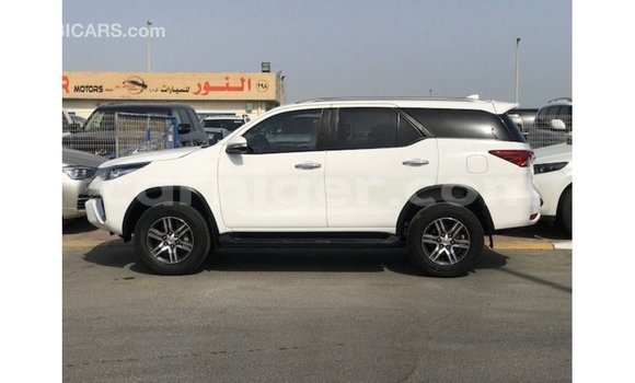 Acheter Import Voiture Toyota Fortuner Blanc à Import - Dubai, Agadez Acheter Import Voiture Toyota Fortuner Blanc à Import - Dubai, Agadez