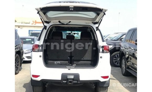 Acheter Import Voiture Toyota Fortuner Blanc à Import - Dubai, Agadez Acheter Import Voiture Toyota Fortuner Blanc à Import - Dubai, Agadez