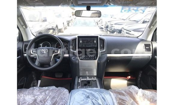 Acheter Import Utilitaire Toyota Land Cruiser Noir à Import - Dubai, Agadez Acheter Import Utilitaire Toyota Land Cruiser Noir à Import - Dubai, Agadez