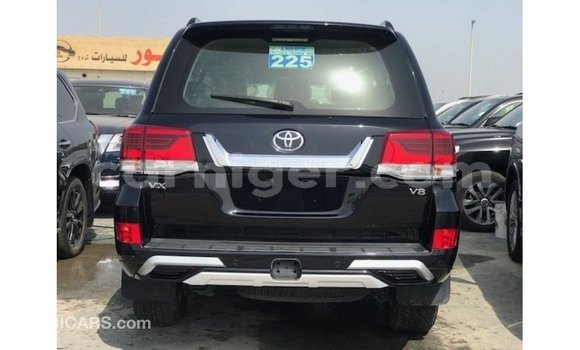 Acheter Import Utilitaire Toyota Land Cruiser Noir à Import - Dubai, Agadez Acheter Import Utilitaire Toyota Land Cruiser Noir à Import - Dubai, Agadez