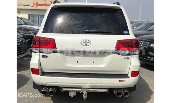 Sayi Imported Toyota Land Cruiser White Babbar mota in Import - Dubai a Agadez Sayi Imported Toyota Land Cruiser White Babbar mota in Import - Dubai a Agadez