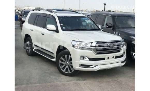 Sayi Imported Toyota Land Cruiser White Babbar mota in Import - Dubai a Agadez Sayi Imported Toyota Land Cruiser White Babbar mota in Import - Dubai a Agadez